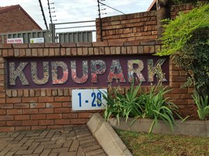 3 Bed Townhouse in Pierre van Ryneveld