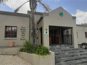 350 m² Commercial space in Blairgowrie