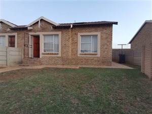 2 Bed Townhouse in Olievenhoutbosch