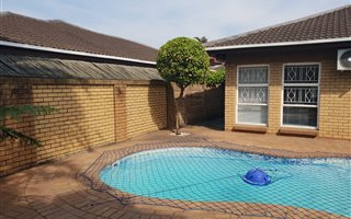 3 Bedroom Simplex in Arboretum