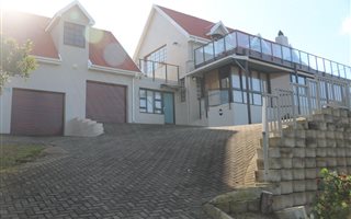 3 Bedroom House in Outeniqua Strand
