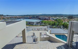 6 Bedroom House in Sonstraal Heights