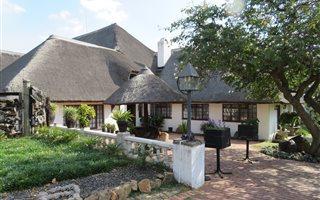 13 Bed, Bed and Breakfast in Mnandi AH