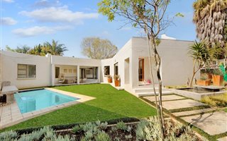 5 Bedroom House in Fourways Gardens
