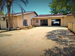 8.8 ha Farm in Tweefontein