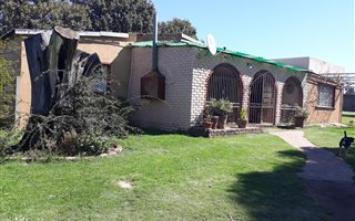 2100 m² Farm in Hillside AH