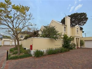 3 Bed House in Constantia