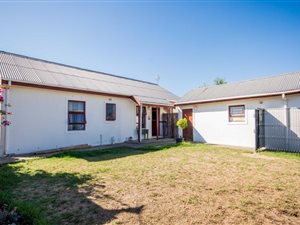 3 Bed House in Strand South