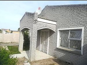 2 Bed House in Pelikan Park