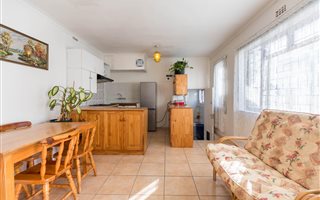 6 Bedroom House in Walmer Estate