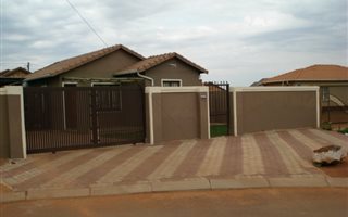 3 Bedroom House in Protea Glen