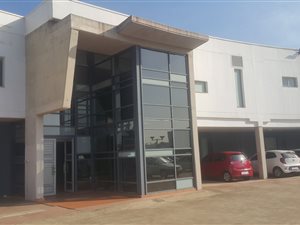 1951 m² Office Space in Riverhorse Valley