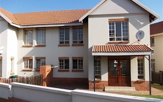 3 Bedroom Duplex in Kosmosdal