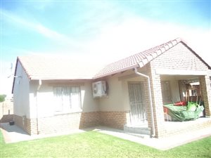 3 Bed Townhouse in Mooikloof Ridge