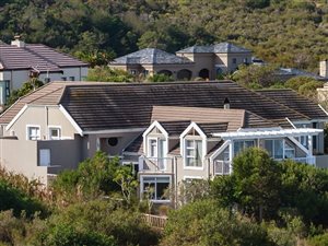 4 Bed House in Pezula Golf Estate