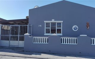 5 Bedroom House in Strandfontein