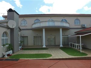 5 Bed House in Meredale