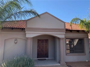 3 Bed House in Roylglen Gardens