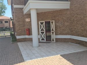 460 m² Commercial space in Kleinfontein