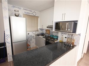 2 Bed Apartment in Weltevreden Park