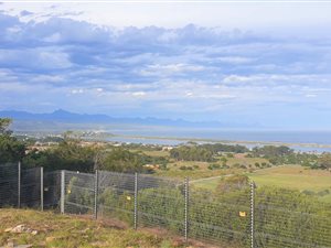 979 m² Land available in Baron View
