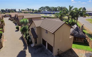 3 Bedroom Townhouse in Bonaero Park