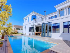 5 Bed House in Kraaibosch