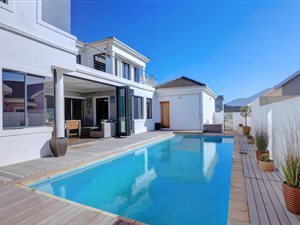 5 Bed House in Kraaibosch