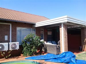 3 Bed Townhouse in Doornpoort and surrounds