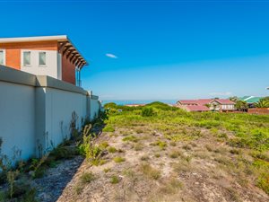 1120 m² Land available in Glentana