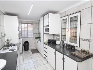3 Bed House in Selection Park