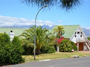 4 Bed House in Helderrand