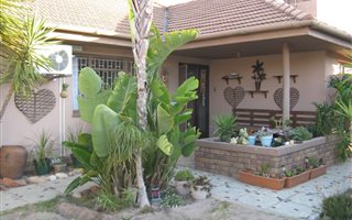 4 Bedroom House in De Zoete Inval