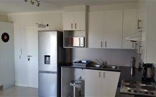 Bachelor apartment in Claremont
