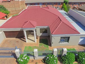 4 Bedroom House in Lenasia South