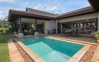 5 Bedroom House in Sheffield Beach