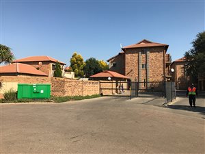 Bachelor apartment in Willow Acres