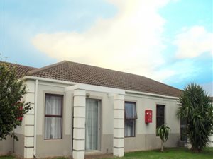 2 Bed Townhouse in Gordons Bay Central