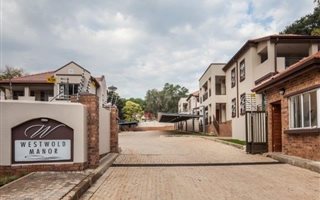 2 Bedroom Apartment in Saxonwold