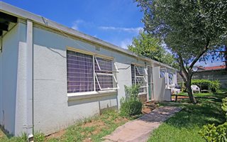 2 Bedroom Townhouse in Bloubosrand