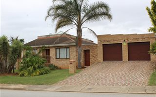 4 Bedroom House in Winterhoek Park