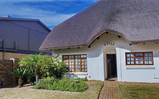 4 Bedroom House in Outeniqua Strand