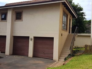 2 Bed Apartment in Illovo Beach