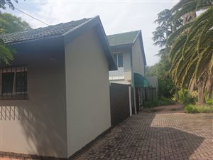 440 m² Office Space in Alphen Park