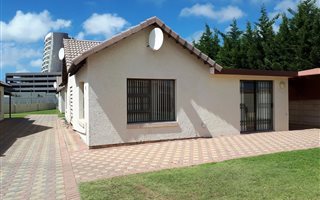 2 Bedroom House in Diaz Beach