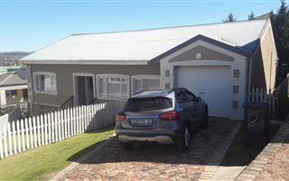 3 Bedroom Apartment in Oatlands North