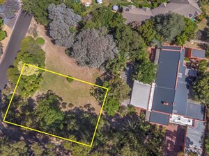 1044 m² Land available in Helena Heights