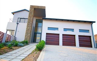 4 Bedroom House in Waterfall Country Estate