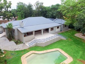 5 Bed House in Lakefield