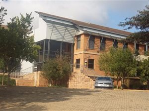 392 m² Commercial space in Silver Lakes